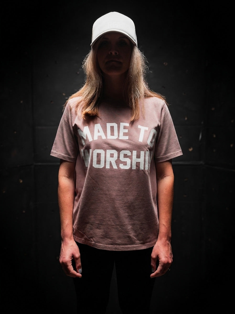 WOMAN - MADE TO WORSHIP HEAVY 7.1 oz TEE IN FADED PINK