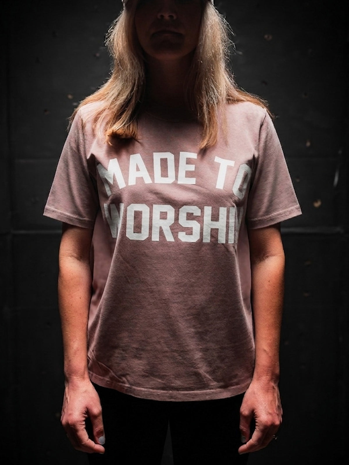 WOMAN - MADE TO WORSHIP HEAVY 7.1 oz TEE IN FADED PINK