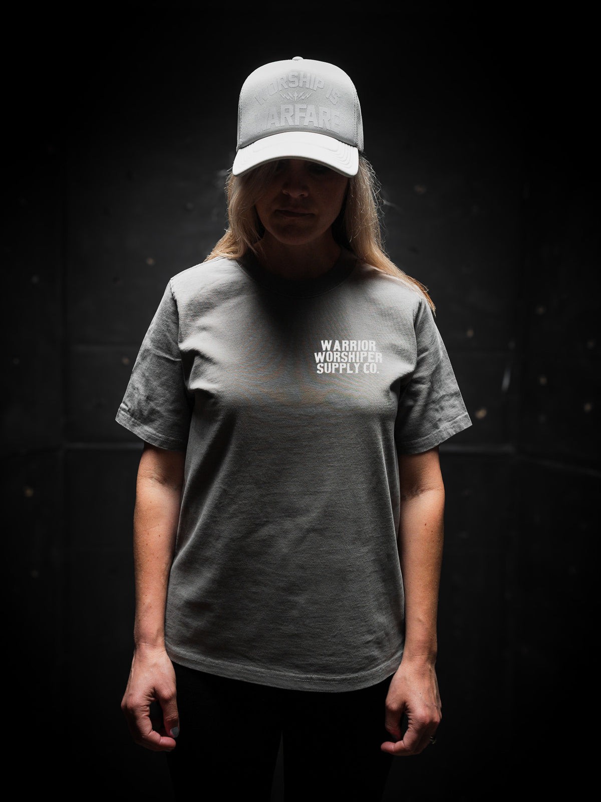 WOMEN - NOTHING BUT THE BLOOD HEAVY  7.1 oz TEE IN FADED GREY